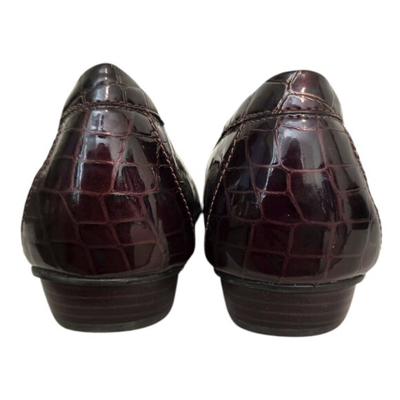 Clarks Brown Timeless Leather Croc Embossed Slip On Loafer Sz 8.5XW - Picture 5 of 9